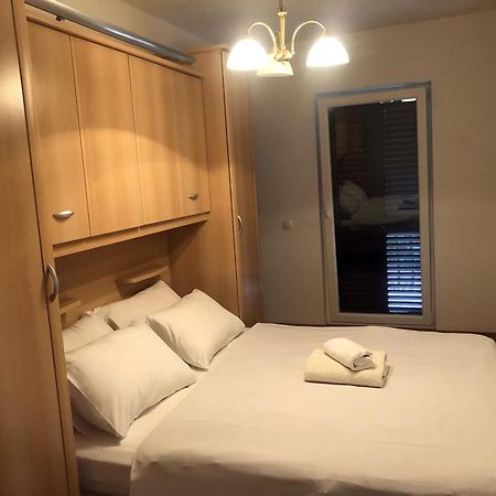 Danyja Apartments Sveti Filip i Jakov Eksteriør bilde