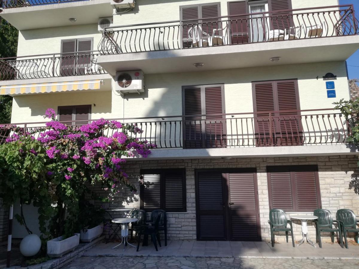 Danyja Apartments Sveti Filip i Jakov Eksteriør bilde