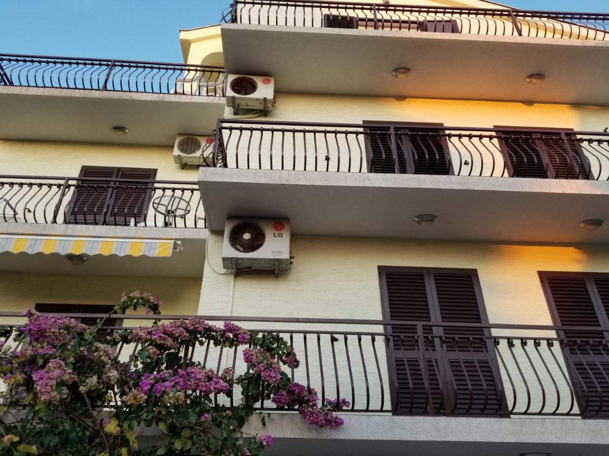 Danyja Apartments Sveti Filip i Jakov Eksteriør bilde